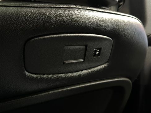 Used 2020 Land Rover Defender 110 First Edition image 38