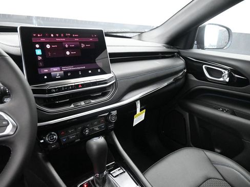 New 2026 Jeep Compass Latitude image 15