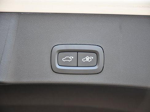 Certified 2025 Volvo XC40 B5 Plus image 27