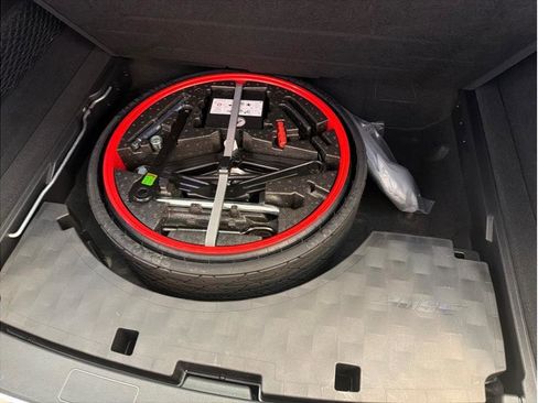 Used 2022 Porsche Cayenne Platinum Edition image 33