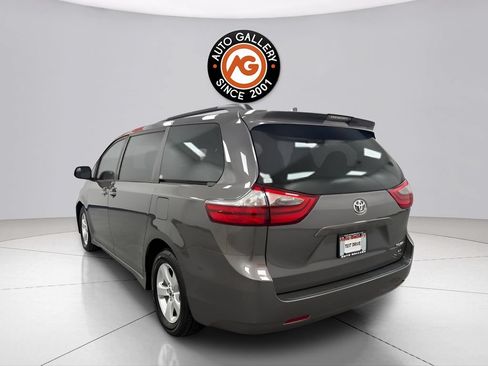Used 2020 Toyota Sienna LE FWD image 5
