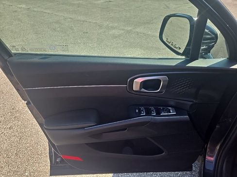 Used 2025 Kia Sorento LX FWD image 16
