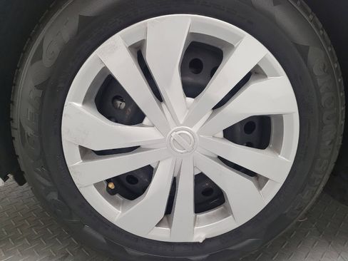 Used 2020 Nissan Versa S image 31