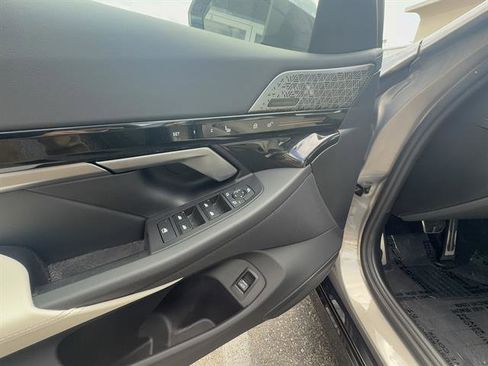 Certified 2024 BMW 530i xDrive w/ M Sport Package image 8