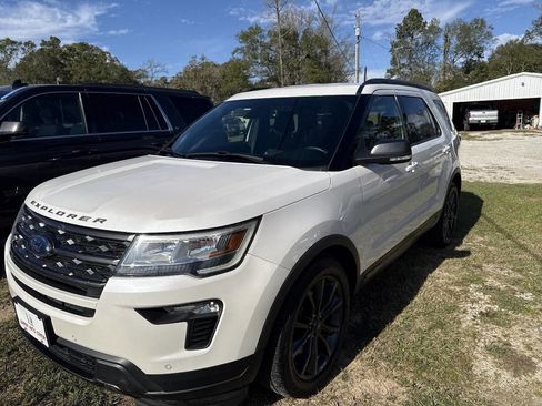 Used 2018 Ford Explorer XLT w/ Equipment Group 202A image 2