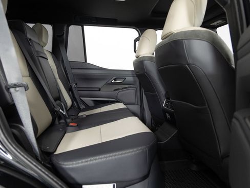 Used 2025 Lexus GX 550 image 24