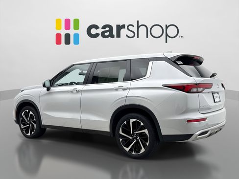 Used 2024 Mitsubishi Outlander SE AWD/4WD image 3