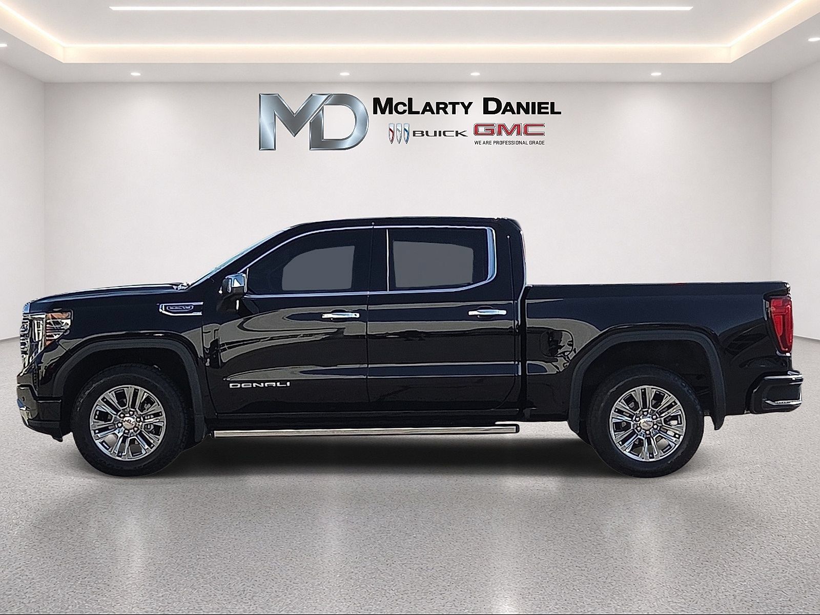 Certified 2023 GMC Sierra 1500 Denali AWD/4WD image 2
