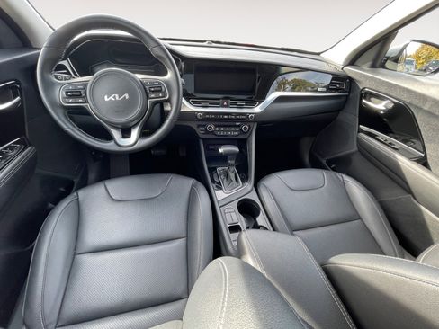 Used 2022 Kia Niro Touring Special Edition image 17