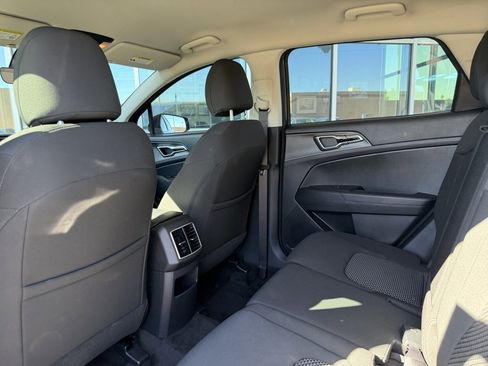 Used 2024 Kia Sportage LX image 32