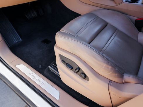 Certified 2022 Porsche Cayenne image 14