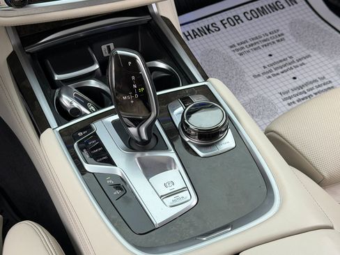 Used 2018 BMW 750i xDrive AWD/4WD image 21
