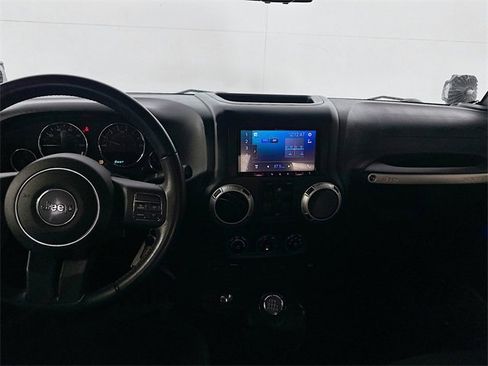 Used 2016 Jeep Wrangler Unlimited Sahara image 18