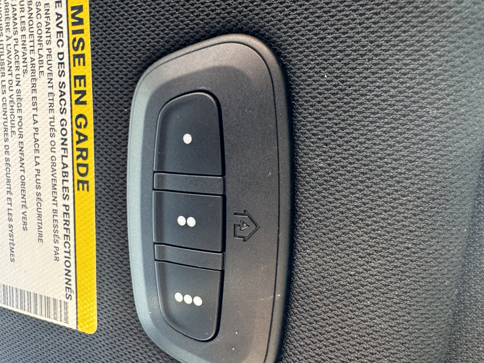 Used 2025 Chrysler Pacifica Limited FWD image 27