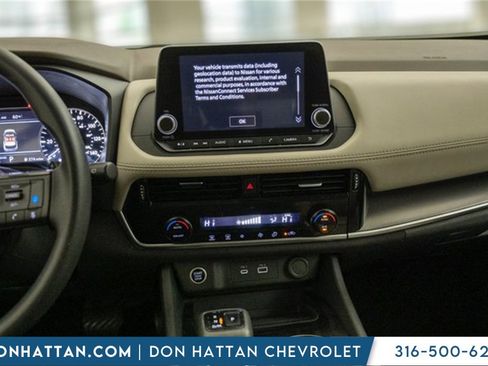 Used 2023 Nissan Rogue SV image 8