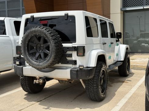 Used 2013 Jeep Wrangler Unlimited Sahara w/ Connectivity Group AWD/4WD image 3