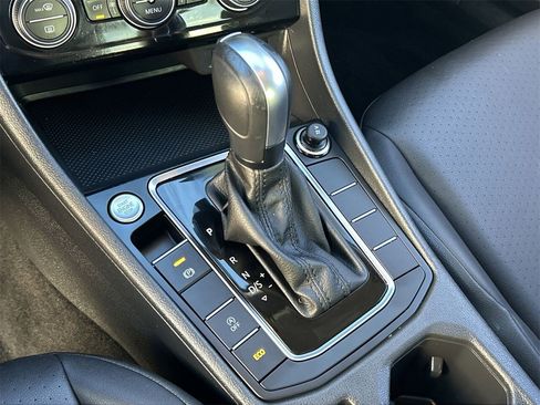 Used 2020 Volkswagen Jetta SE w/ SE Cold Weather Package image 27