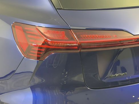 Used 2023 Audi e-tron Premium w/ Convenience Plus Package image 24