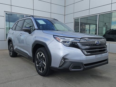 Used 2025 Subaru Forester Limited AWD/4WD image 4