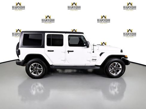 Used 2022 Jeep Wrangler Unlimited Sahara AWD/4WD image 8