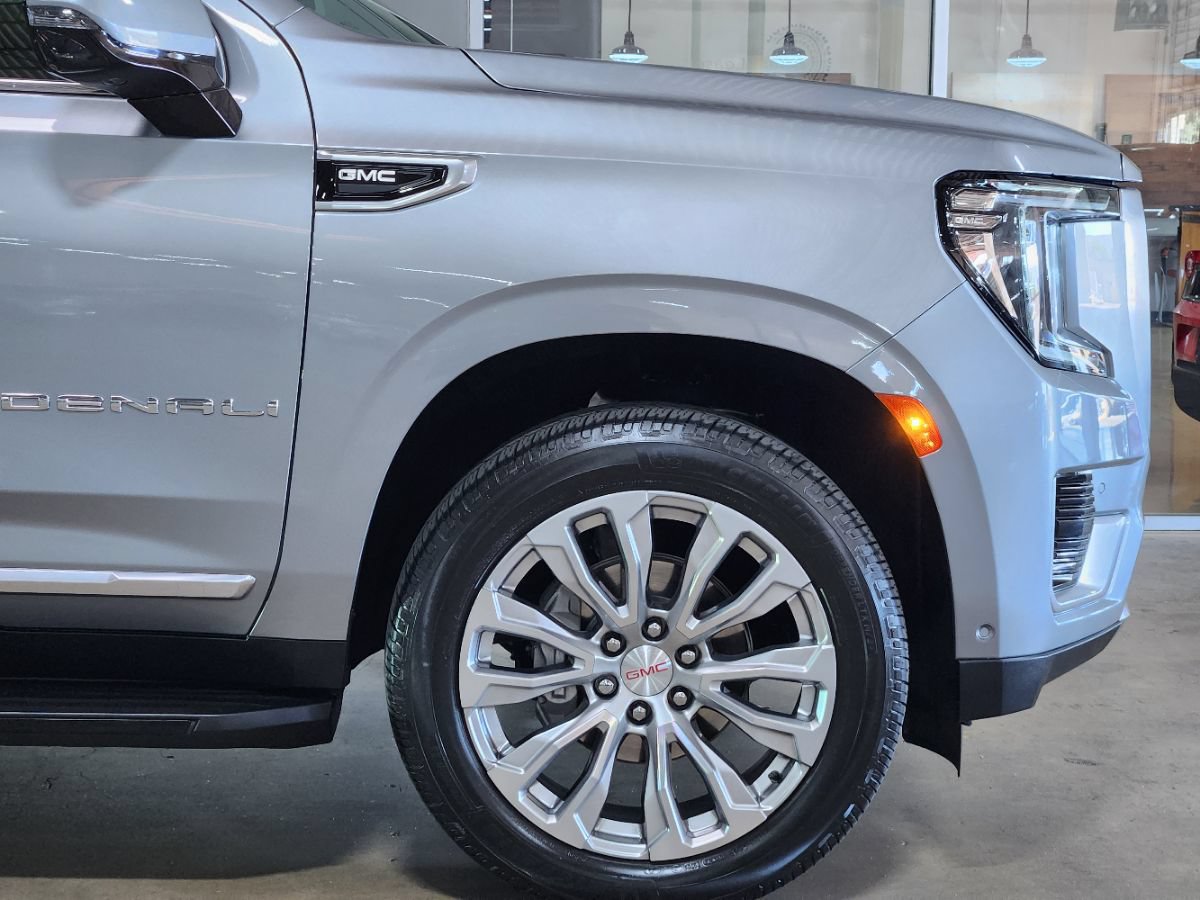 Used 2024 GMC Yukon Denali w/ Advanced Technology Package AWD/4WD image 16