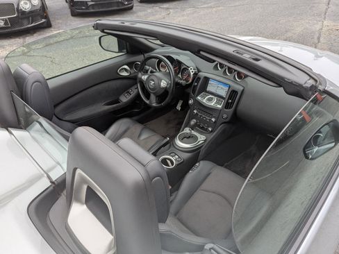 Used 2010 Nissan 370Z Touring w/ Sport Pkg RWD image 41