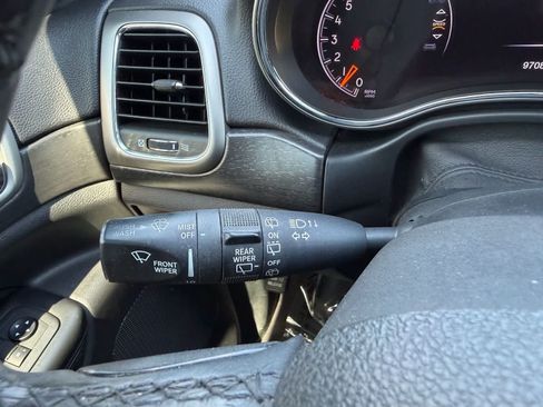 Used 2018 Jeep Grand Cherokee Laredo AWD/4WD image 16