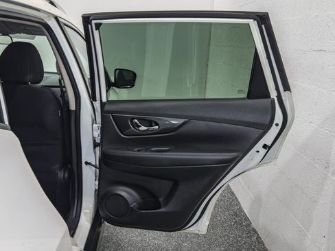 Used 2017 Nissan Rogue SV image 16