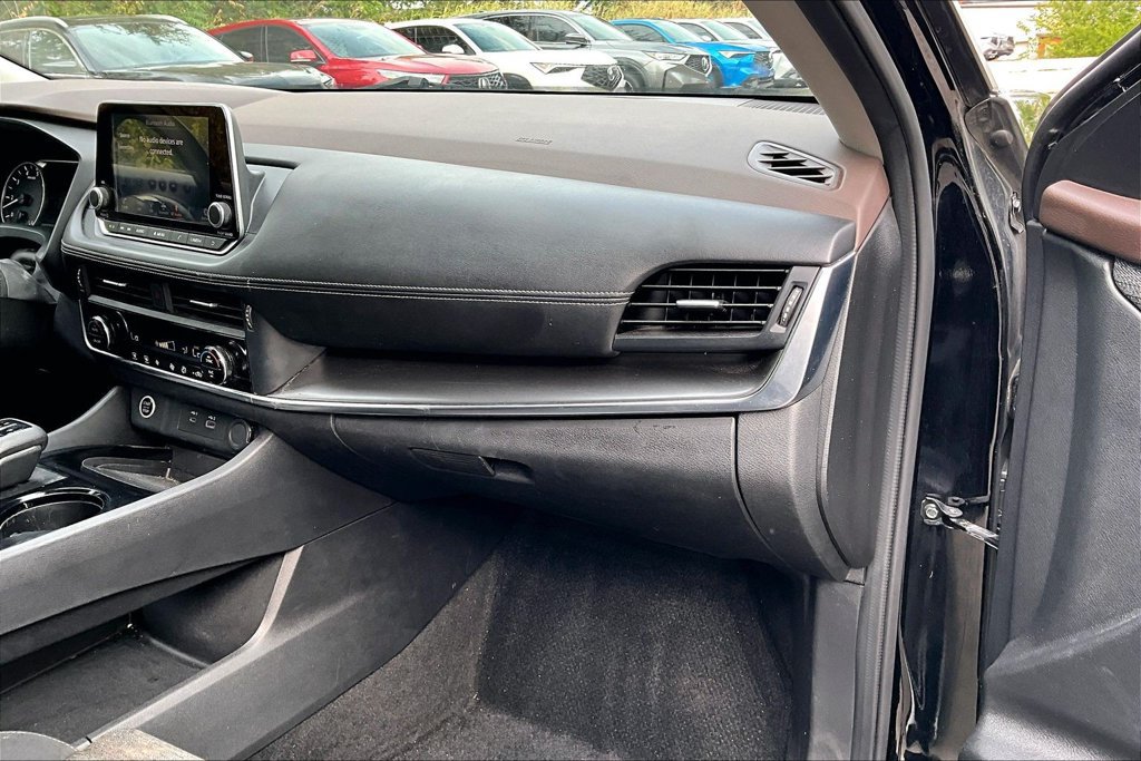 Used 2023 Nissan Rogue SV FWD image 19