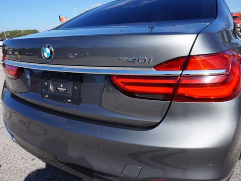 Used 2017 BMW 740i image 9