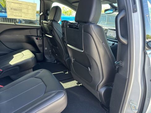 New 2026 Chrysler Pacifica Select image 46