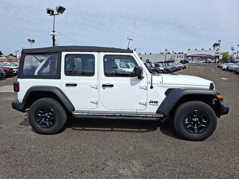 Used 2022 Jeep Wrangler Unlimited Sport image 7