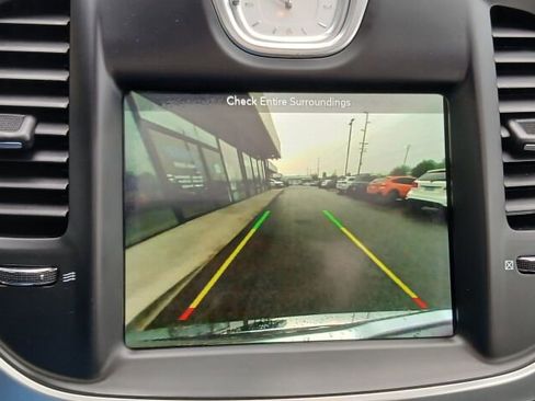 Used 2019 Chrysler 300 Limited image 25