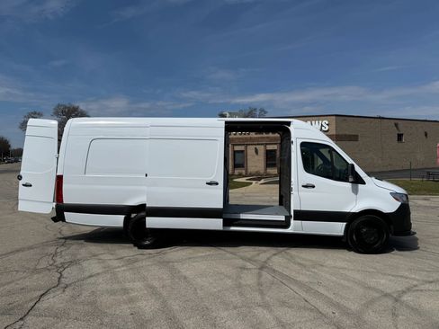 Used 2021 Mercedes-Benz Sprinter 4500 image 10