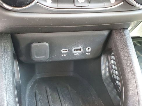 Used 2023 Chevrolet TrailBlazer LT FWD image 17