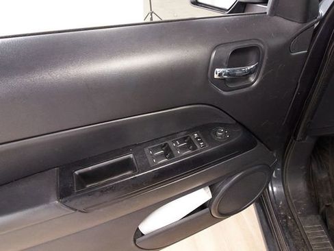 Used 2015 Jeep Patriot Latitude AWD/4WD image 10
