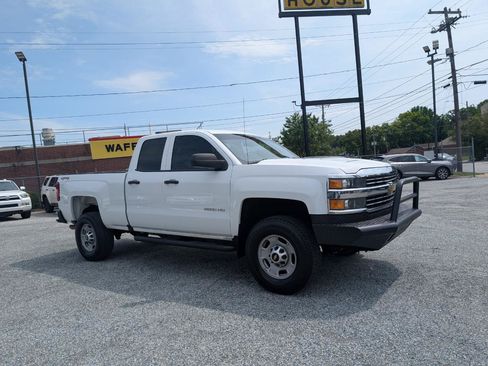 Used 2017 Chevrolet Silverado 2500 W/T AWD/4WD image 3