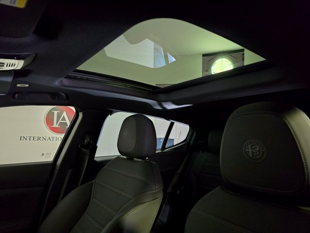 Used 2025 Alfa Romeo Tonale w/ Premium Package AWD/4WD image 11