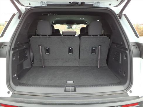 Used 2025 Chevrolet Traverse LT w/ Driver Confidence Package image 19