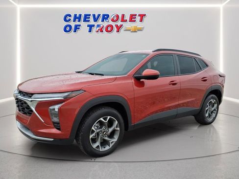Used 2024 Chevrolet Trax LT w/ Driver Confidence Package FWD image 4