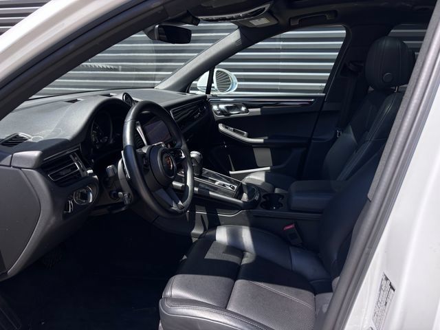 Certified 2024 Porsche Macan AWD/4WD image 4