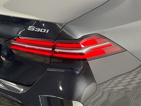 Used 2025 BMW 530i image 32