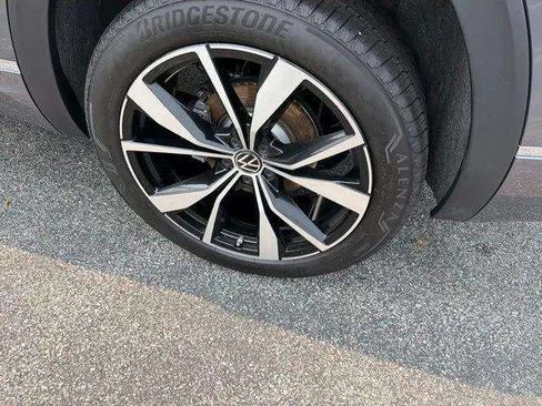 Certified 2025 Volkswagen Atlas SEL Premium R-Line AWD/4WD image 39
