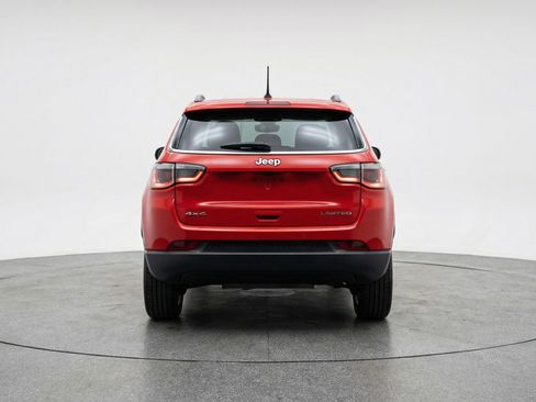 Used 2025 Jeep Compass Latitude image 7