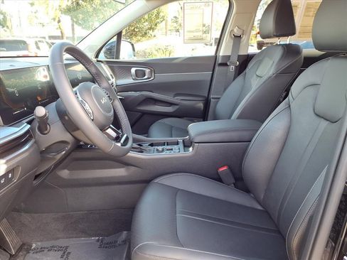 Used 2025 Kia Sorento EX w/ Panoramic Sunroof Package image 8