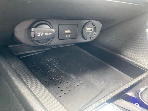 Used 2022 Hyundai Elantra Limited FWD image 23
