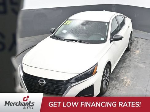 Used 2025 Nissan Altima 2.5 SV FWD image 29