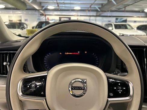 Certified 2025 Volvo XC60 B5 Ultra AWD/4WD image 12
