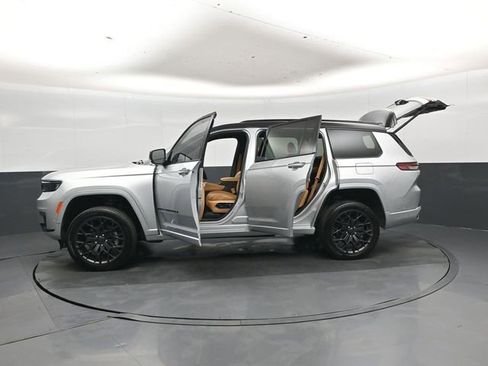 Used 2023 Jeep Grand Cherokee L Summit AWD/4WD image 53