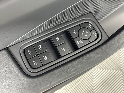 New 2025 Porsche Macan Electric RWD image 13